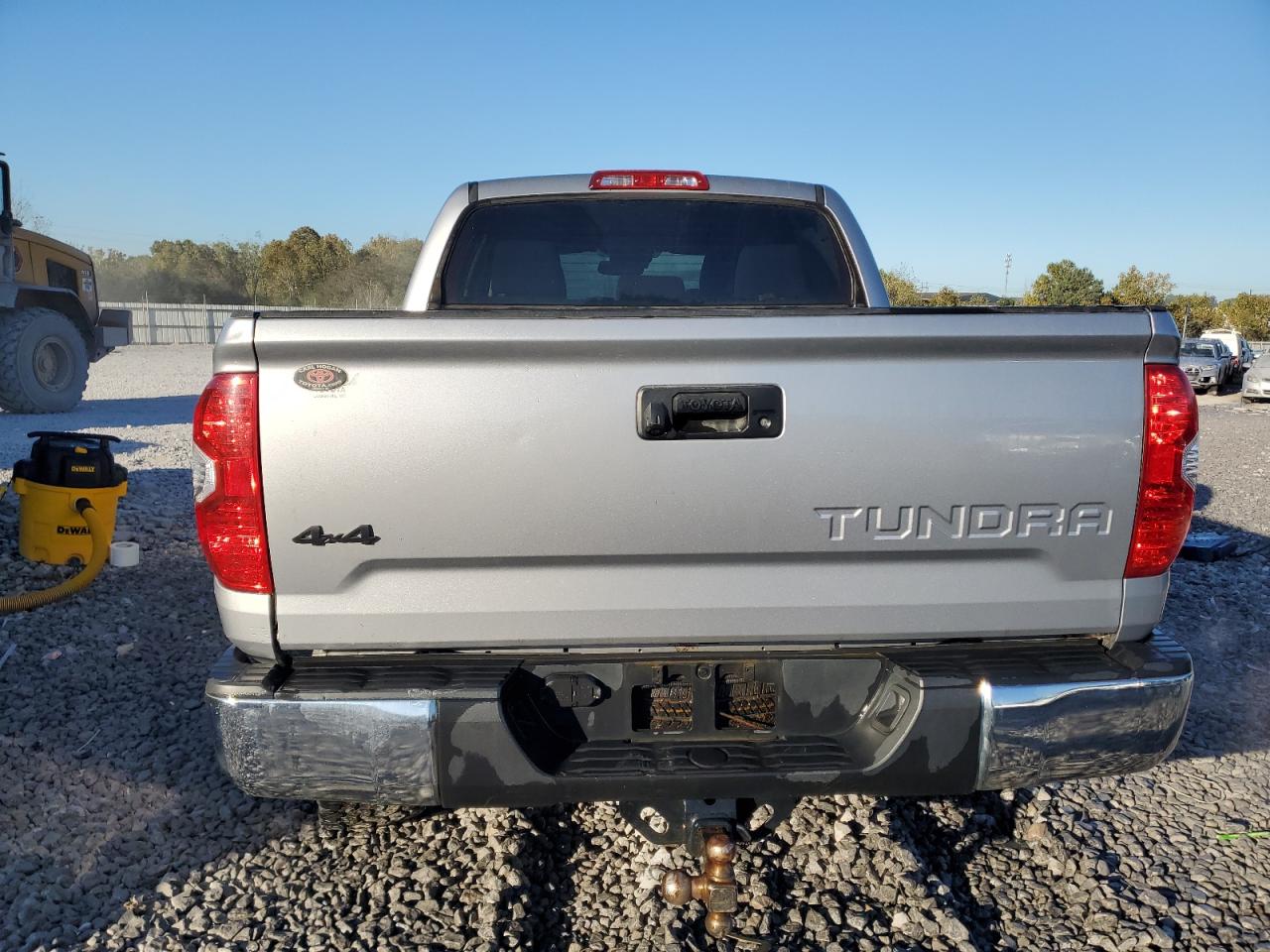 TOYOTA TUNDRA CREWMAX SR5