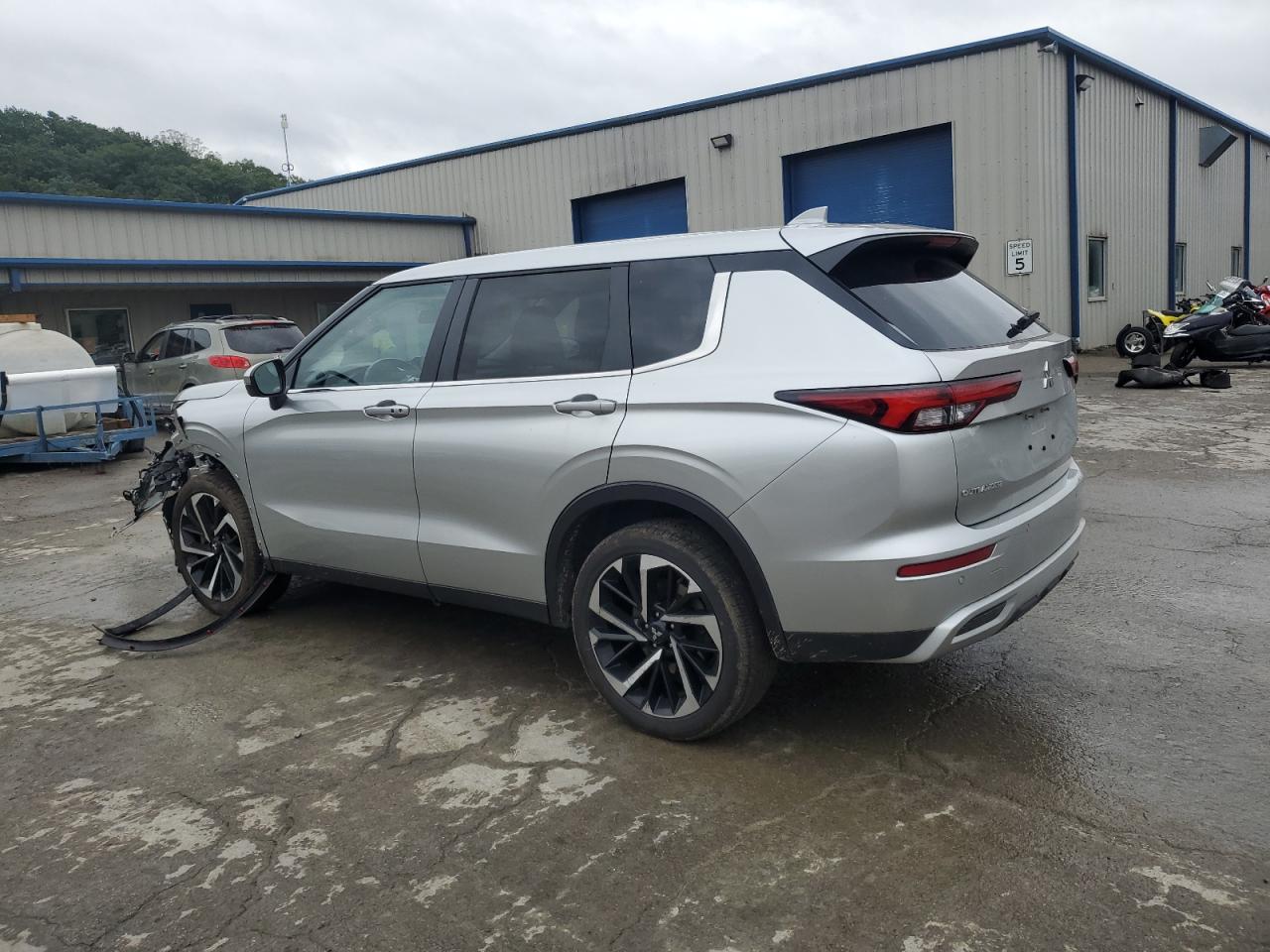 MITSUBISHI OUTLANDER SE