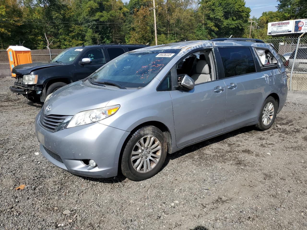 TOYOTA SIENNA XLE