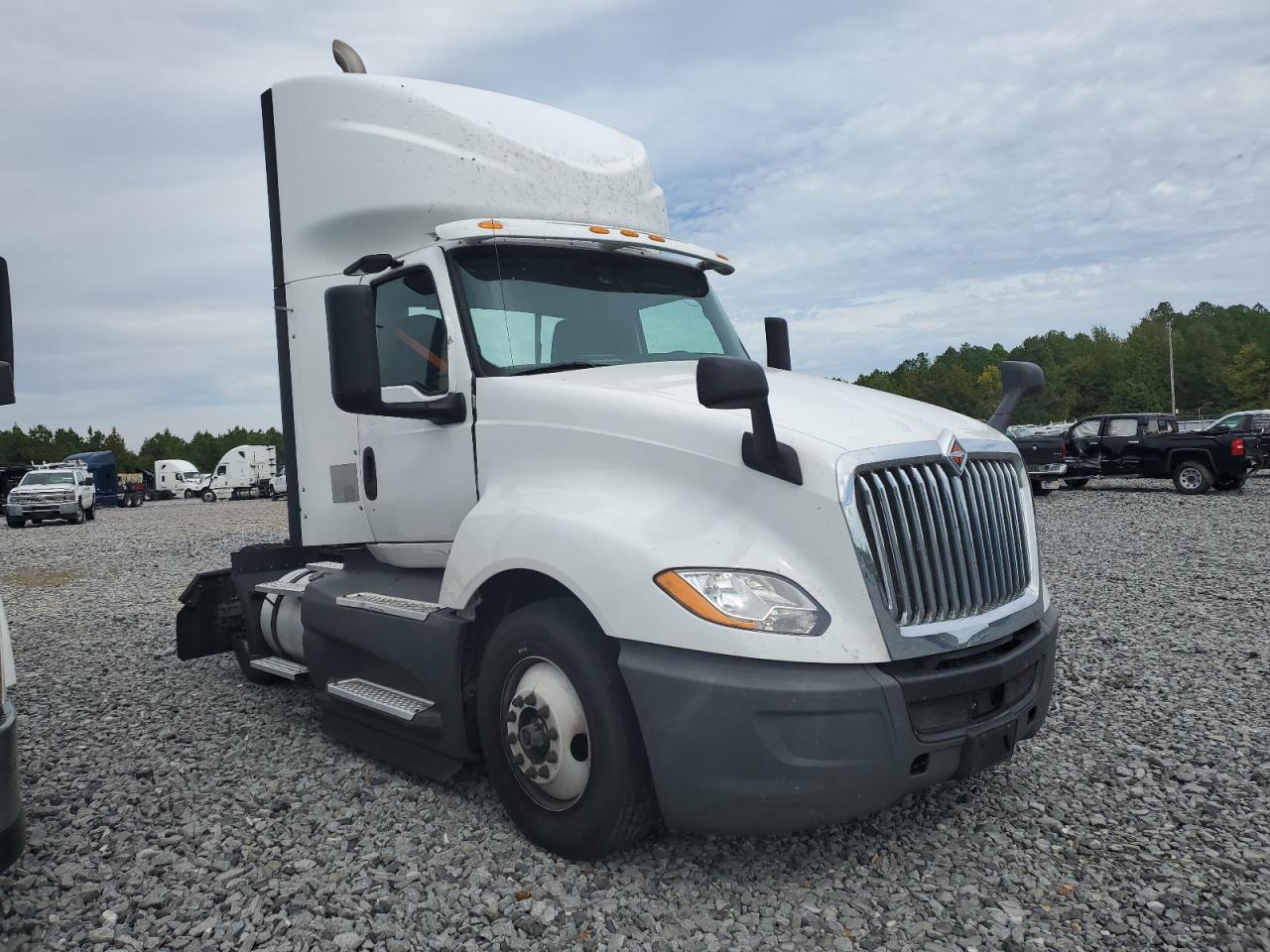 Lot #3279496261 2019 INTERNATIONAL LT625