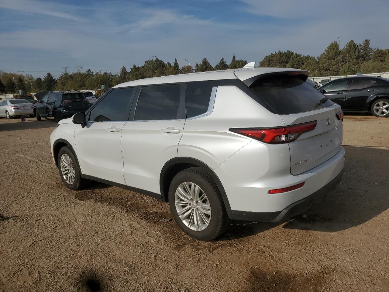 MITSUBISHI OUTLANDER ES