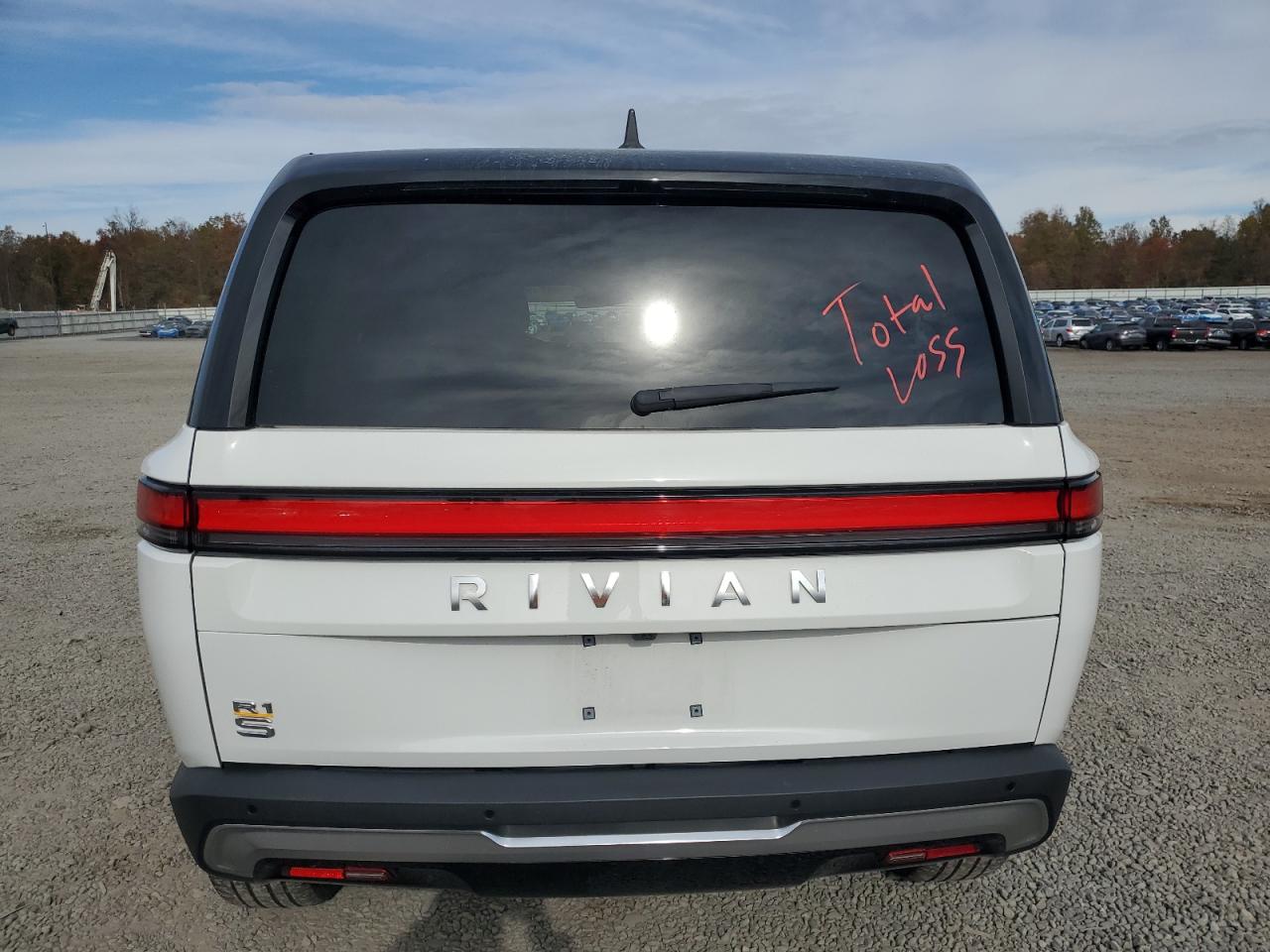 RIVIAN R1S ADVENTURE