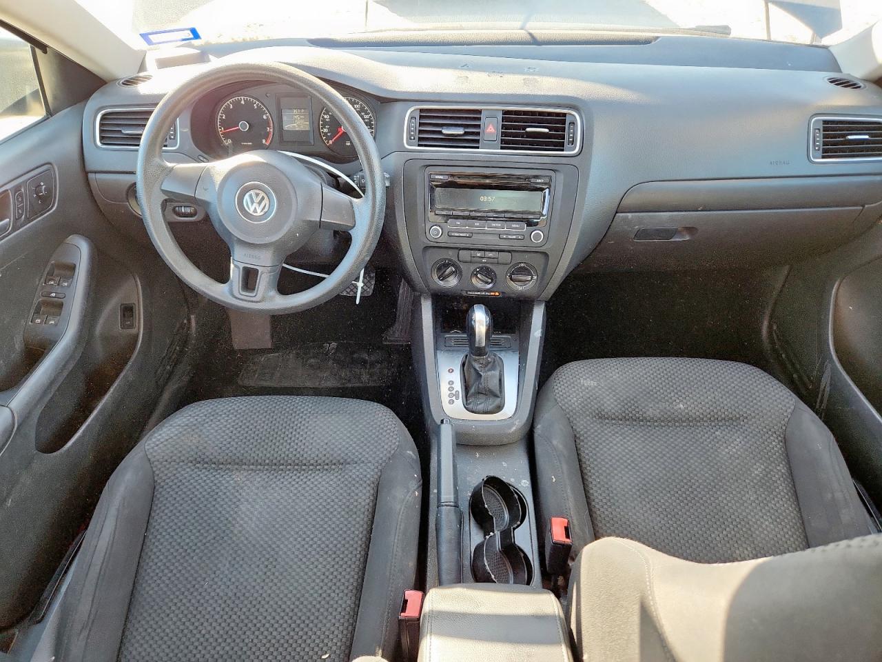 VOLKSWAGEN JETTA BASE