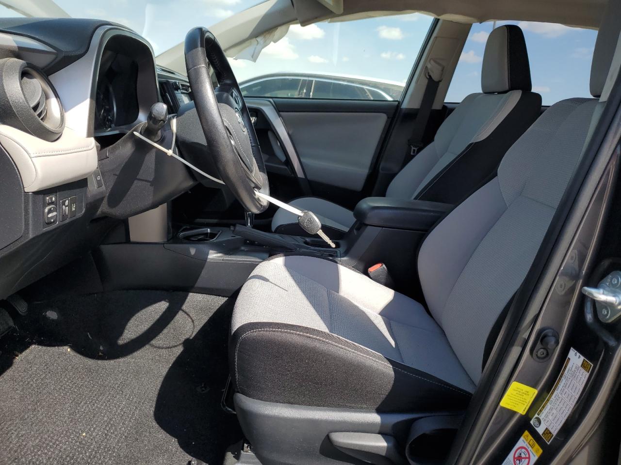 Lot #3318141376 2017 TOYOTA RAV4 XLE