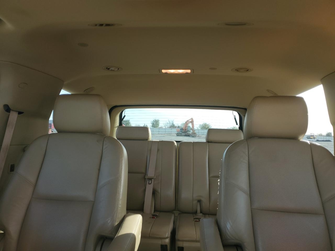 CADILLAC ESCALADE LUXURY