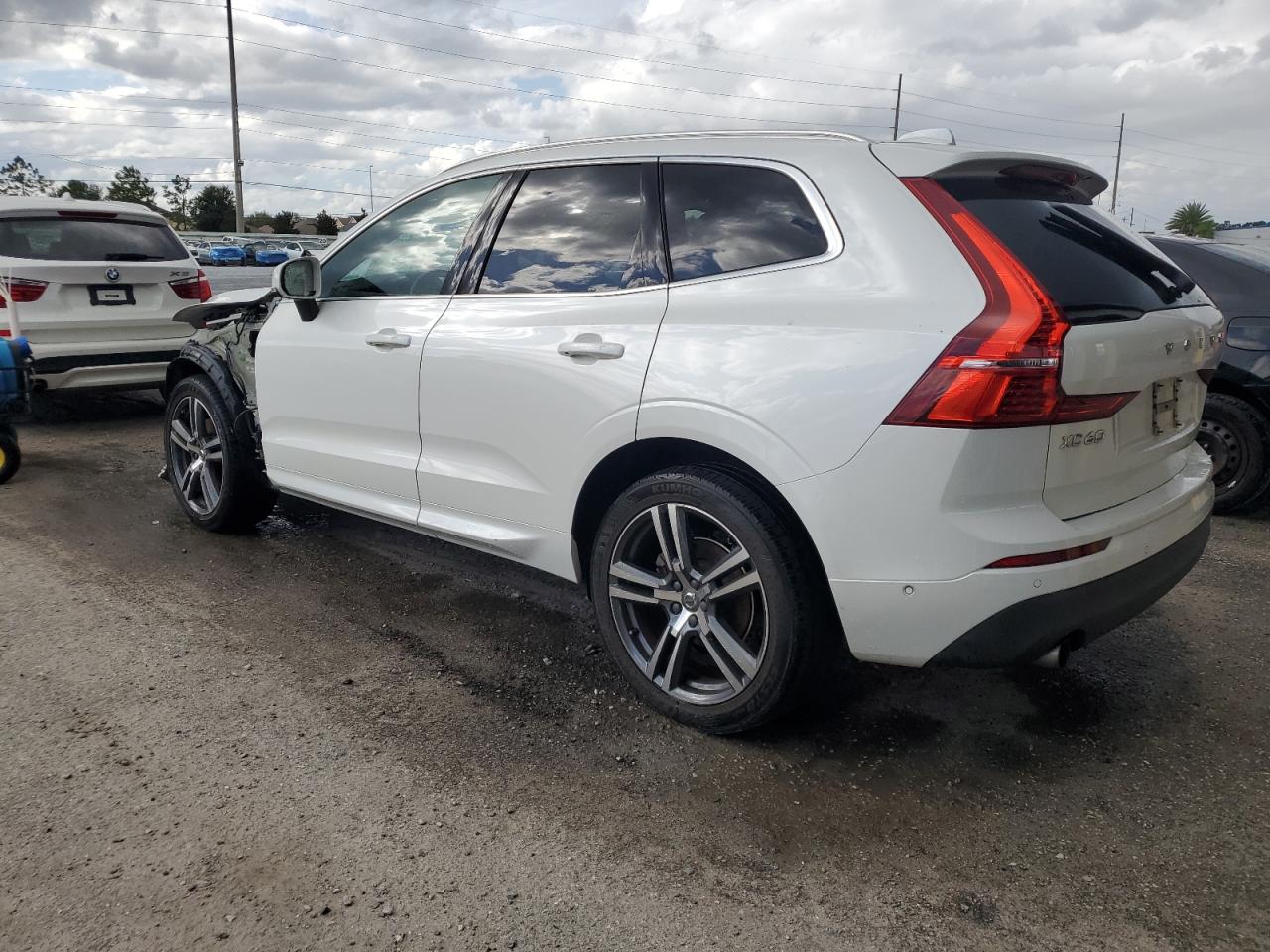 VOLVO XC60 T5 MOMENTUM
