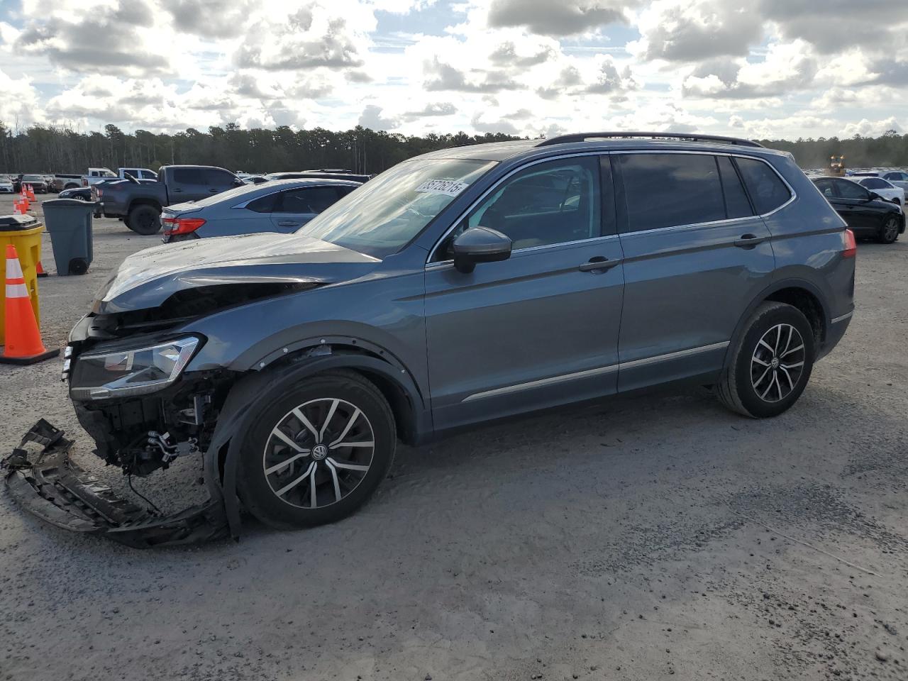 VOLKSWAGEN TIGUAN SE