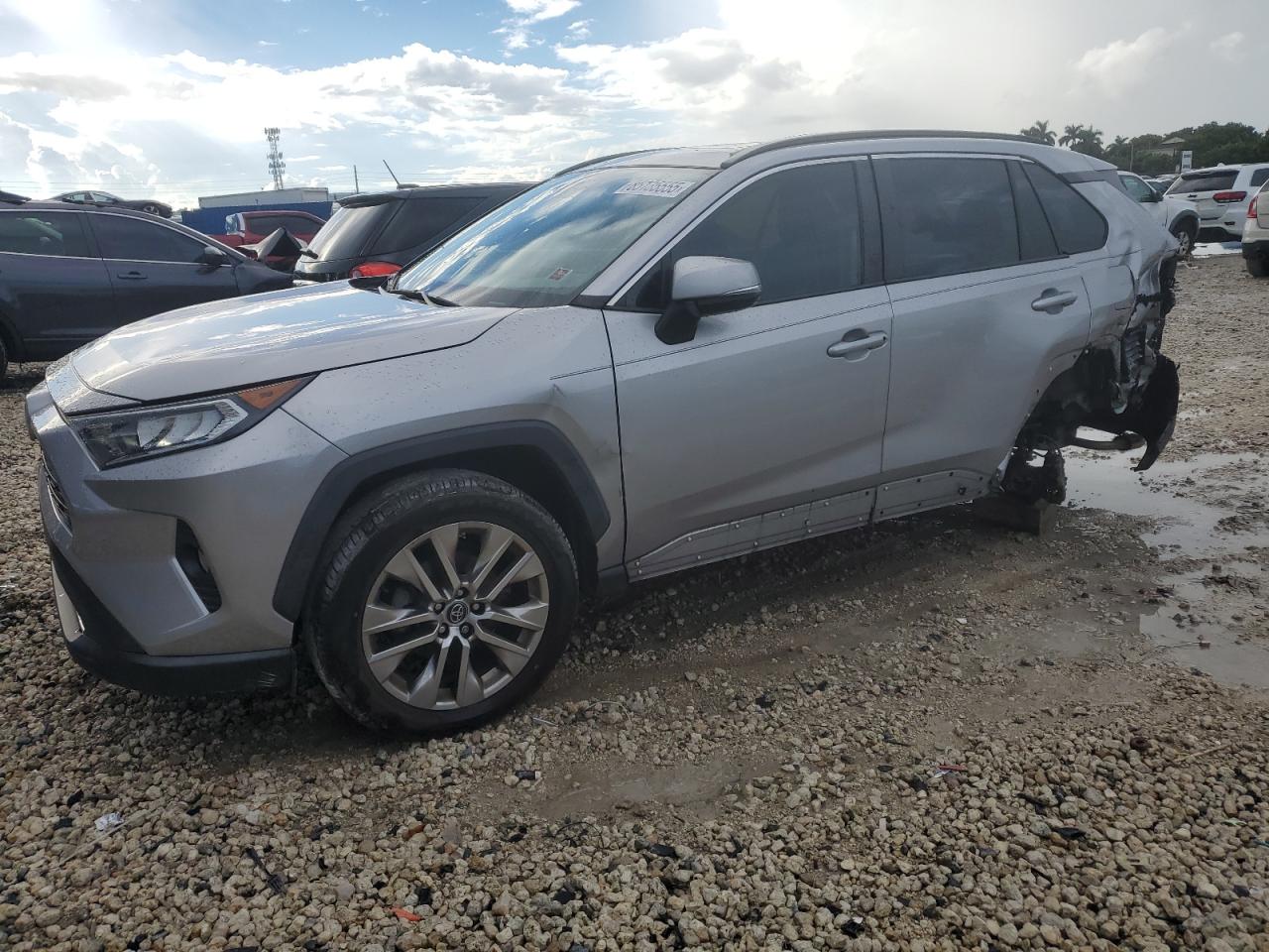 TOYOTA RAV4 XLE PREMIUM