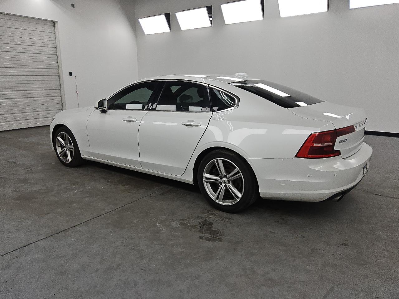 VOLVO S90 T5 MOMENTUM