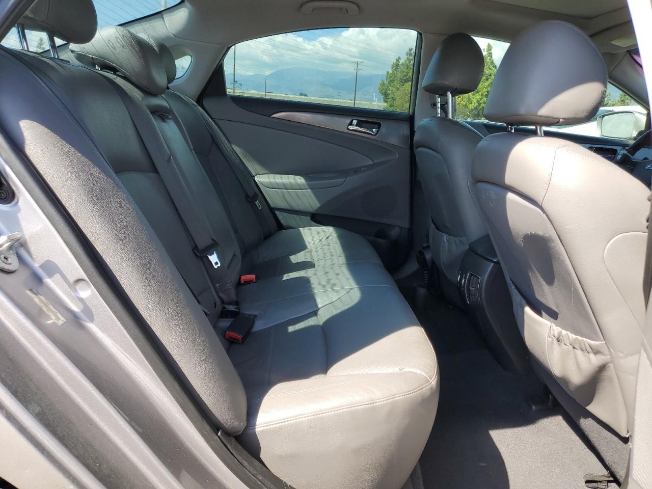 HYUNDAI SONATA HYBRID