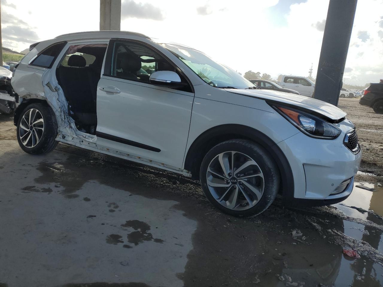 KIA NIRO EX TOURING