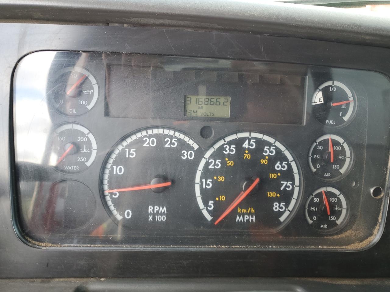 Lot #3316833661 2004 STERLING TRUCK L9500