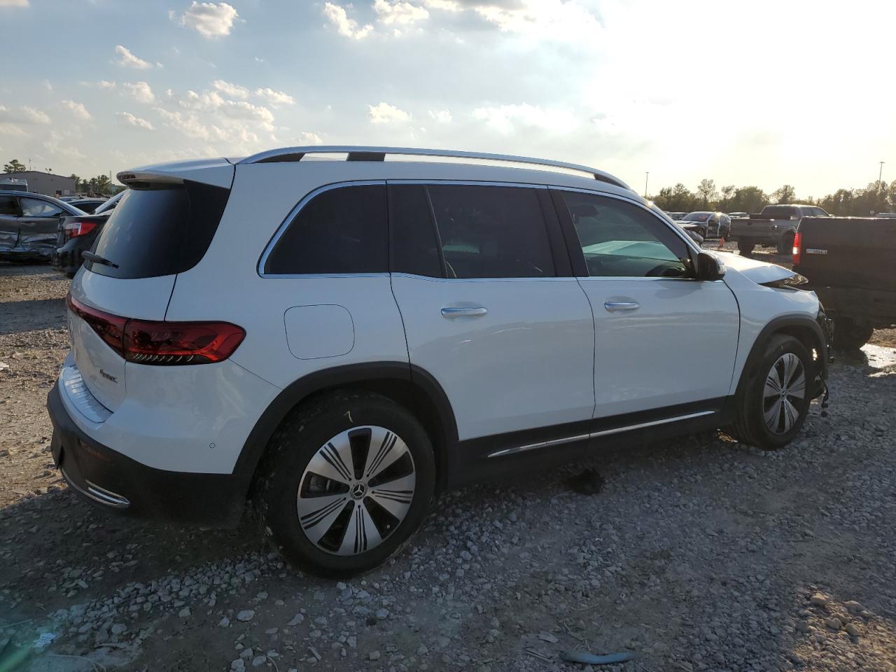 MERCEDES-BENZ EQB 300 4MATIC