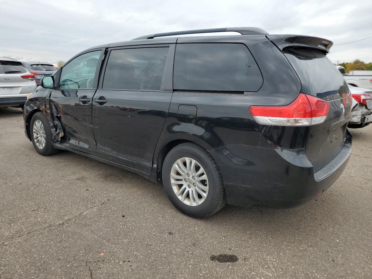 TOYOTA SIENNA XLE