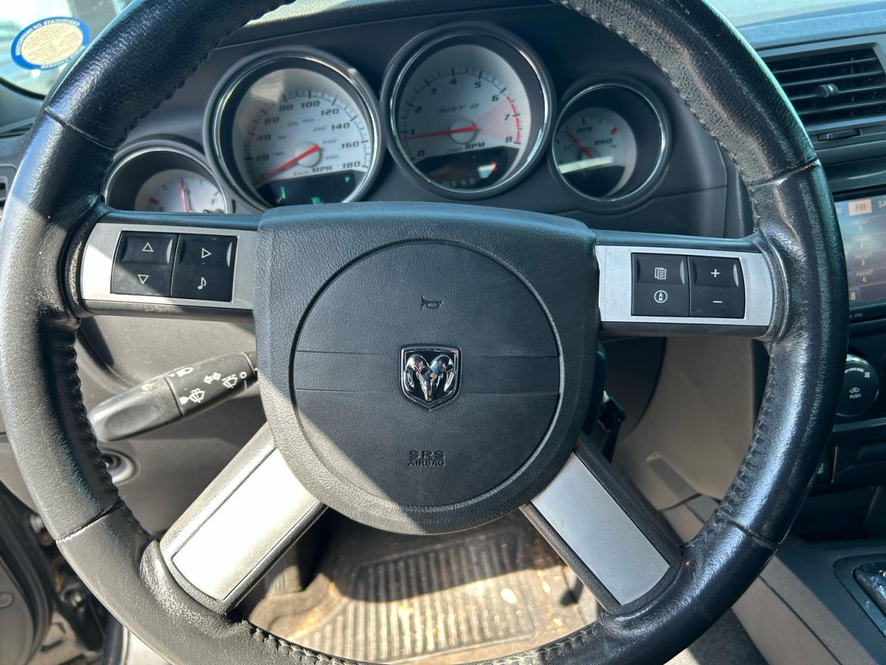 DODGE CHALLENGER SRT-8