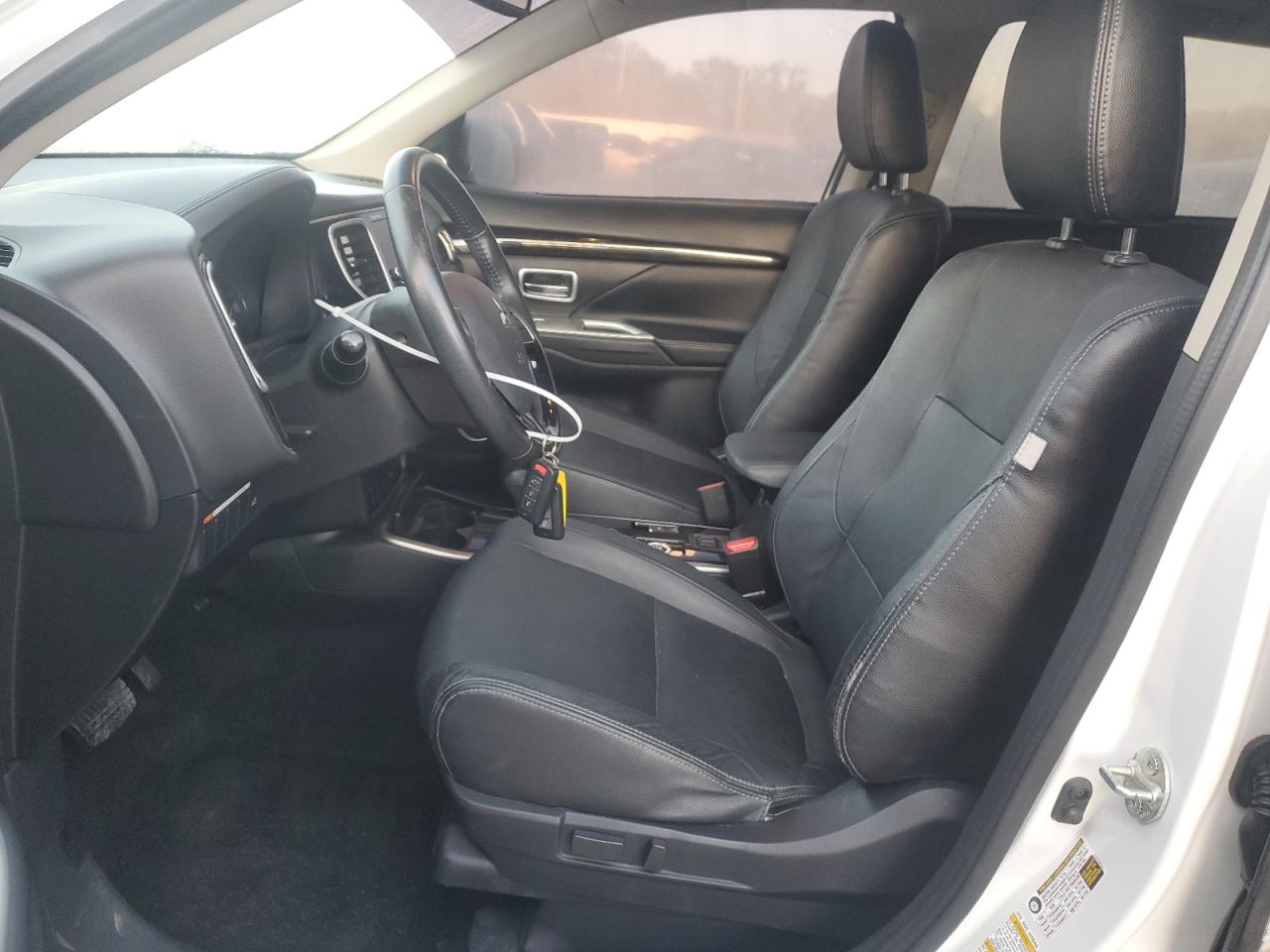 MITSUBISHI OUTLANDER SE