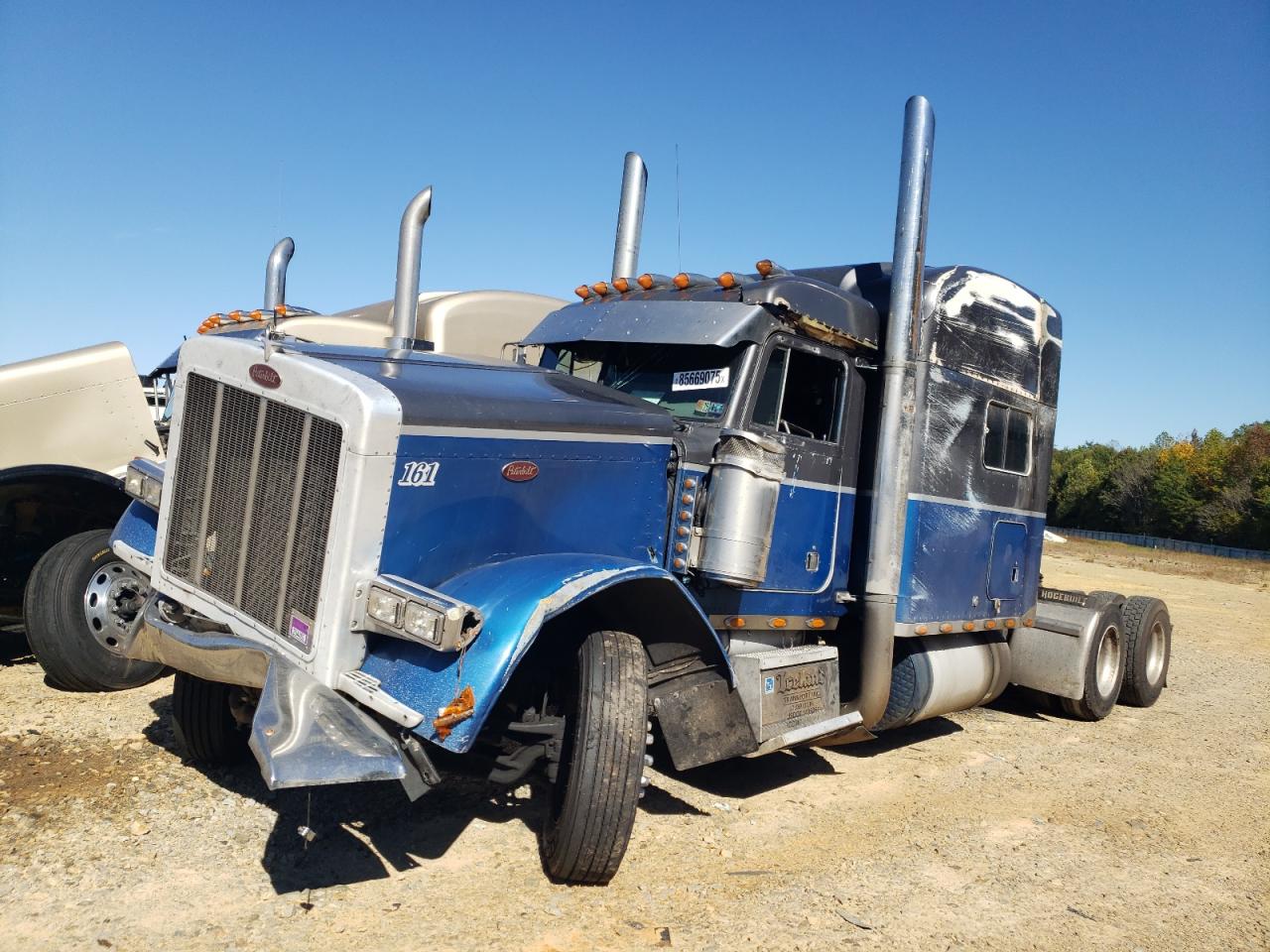 Lot #3283991809 2001 PETERBILT 379