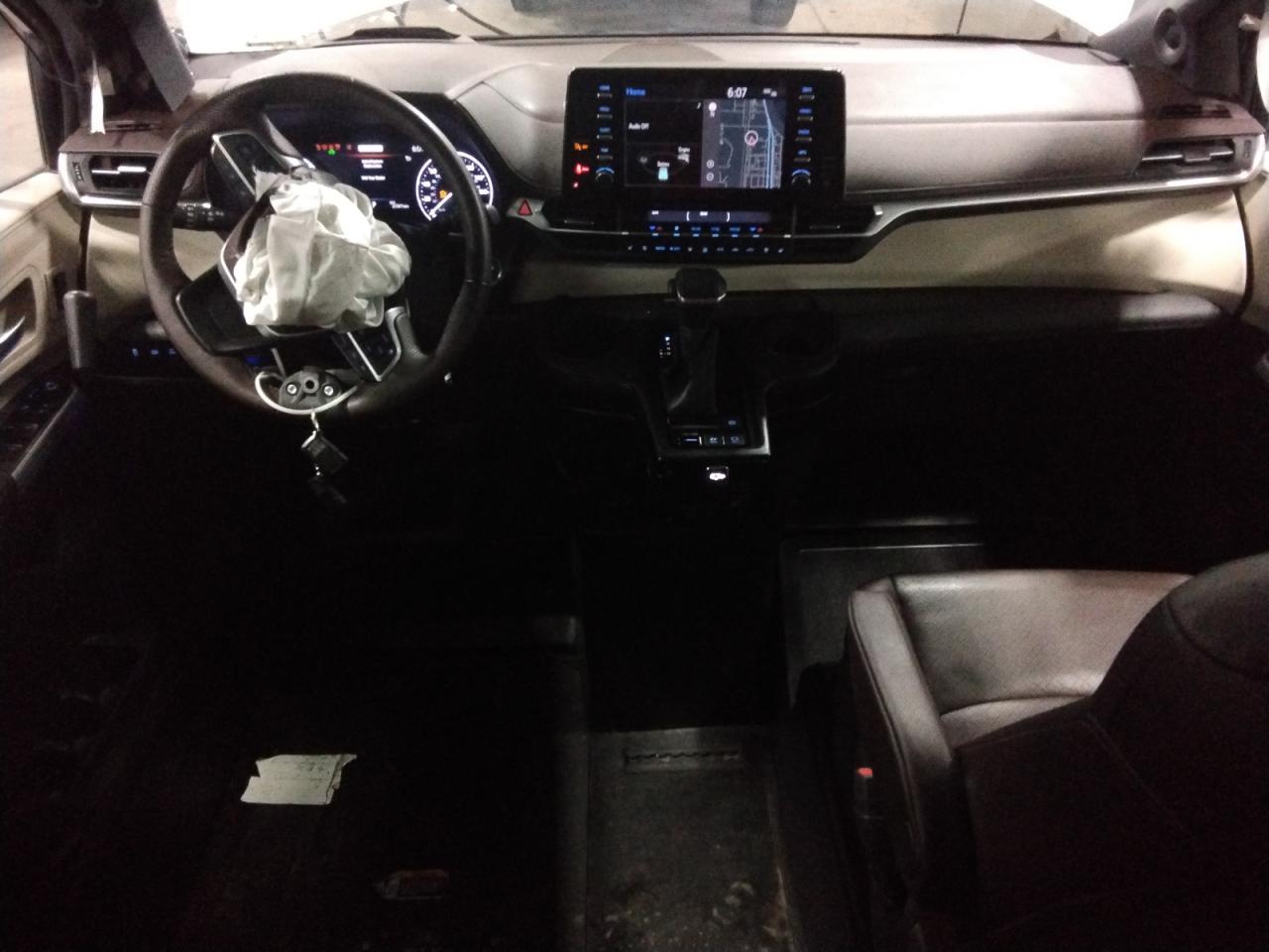 TOYOTA SIENNA LIMITED