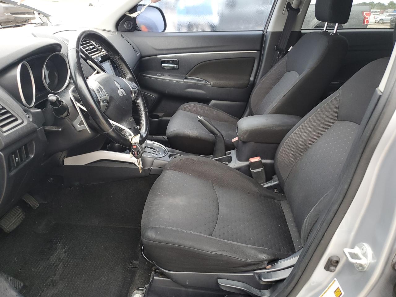 MITSUBISHI OUTLANDER SE