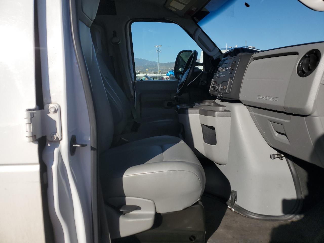 FORD ECONOLINE E250 VAN