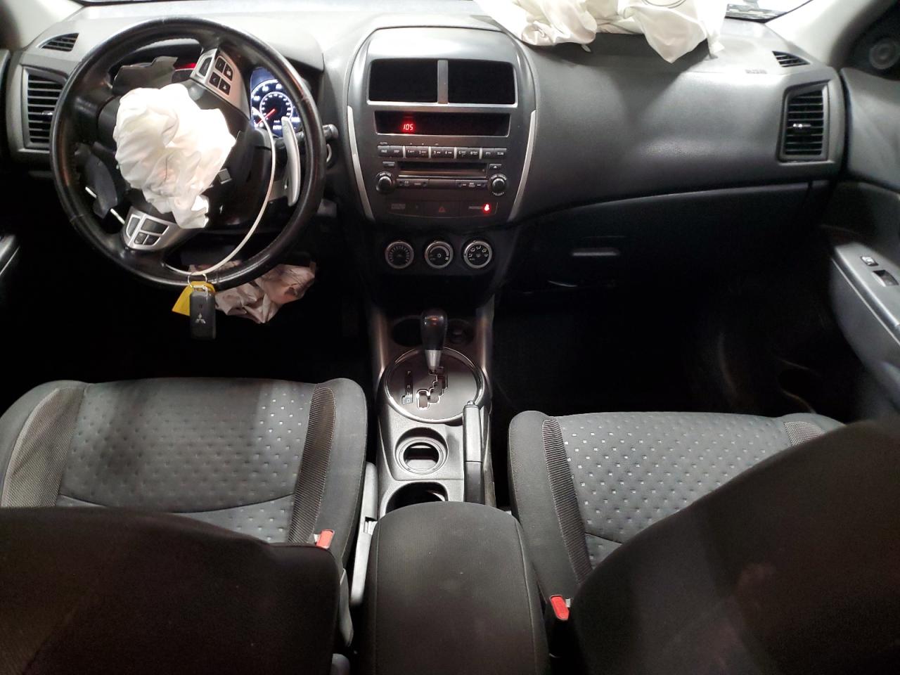 MITSUBISHI OUTLANDER SE