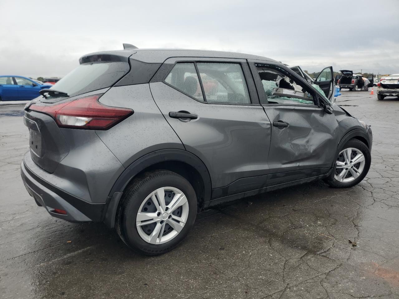 NISSAN KICKS S