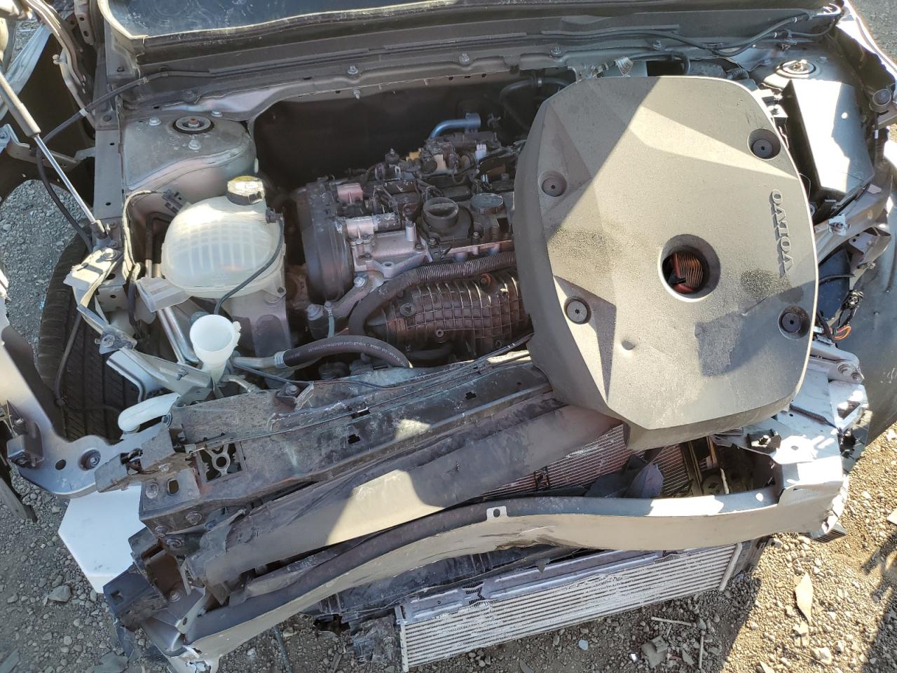 VOLVO XC40 T5 MOMENTUM