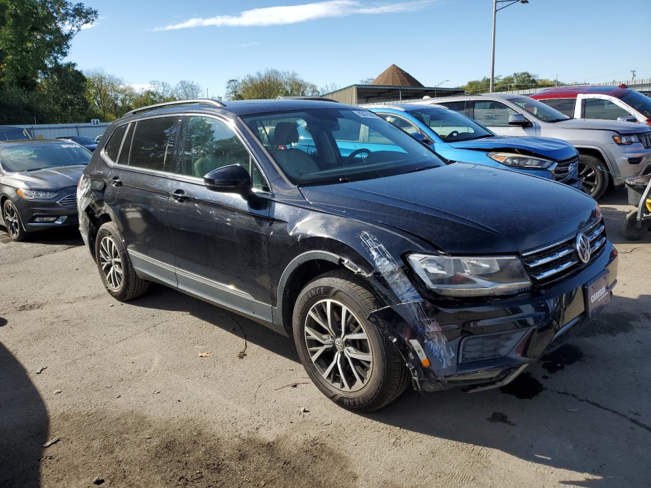 VOLKSWAGEN TIGUAN SE