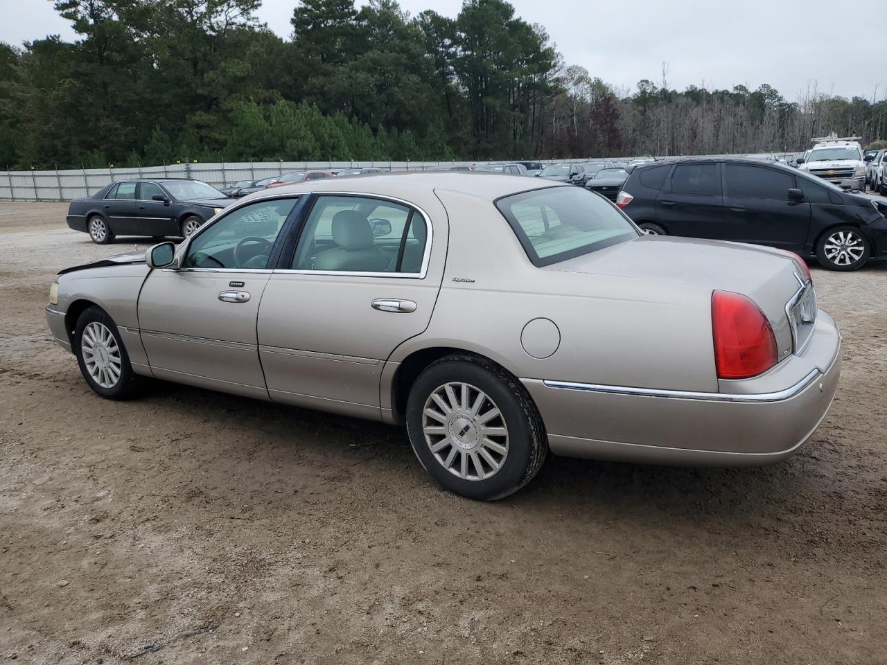 Lot #3290310224 2003 LINCOLN TOWN CAR S