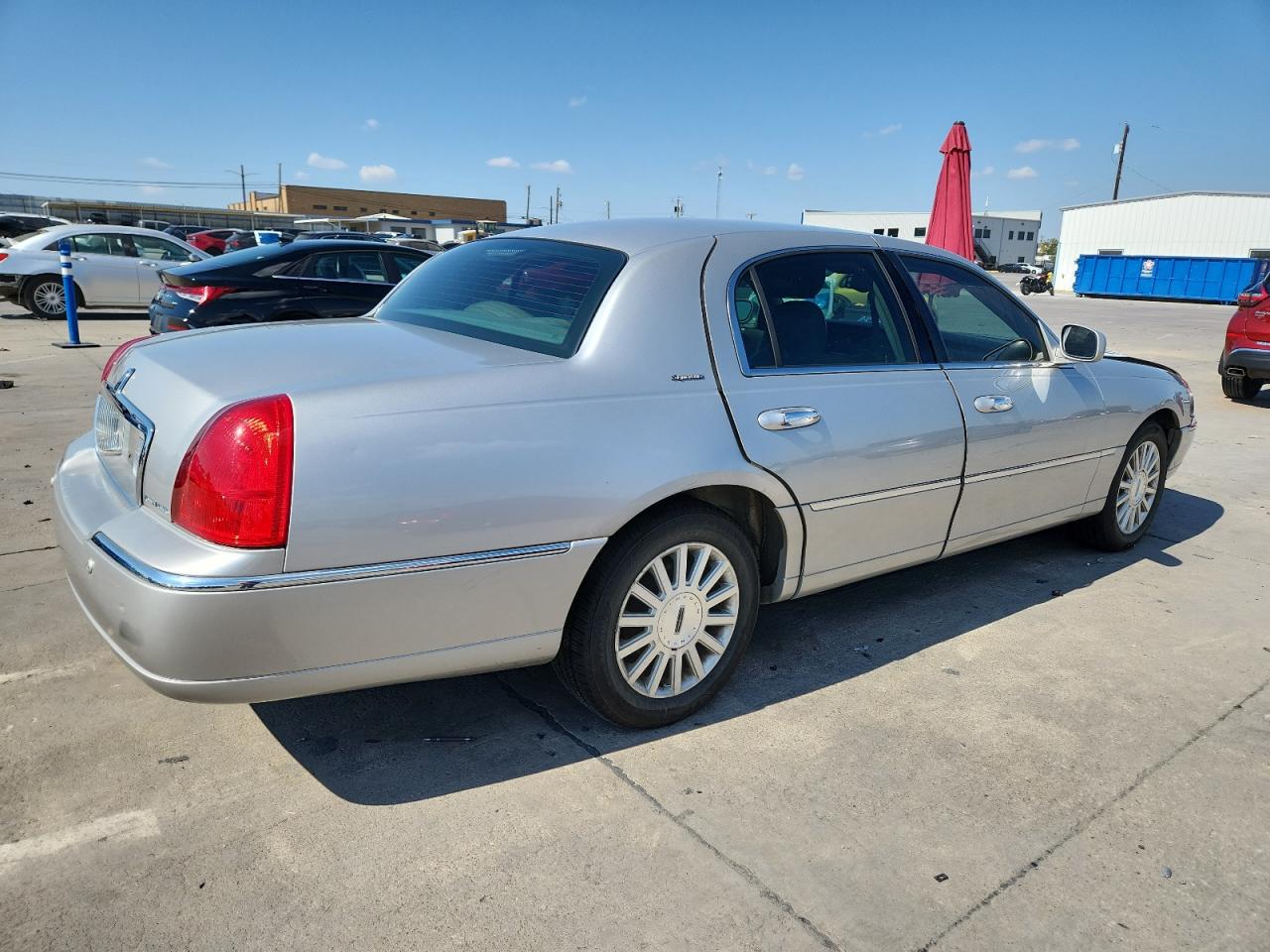 Lot #3280430144 2004 LINCOLN TOWN CAR E