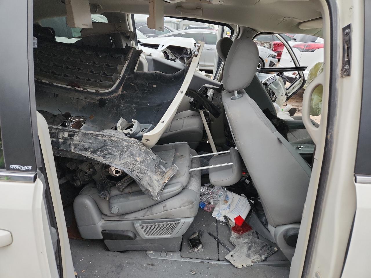 Lot #3298222027 2008 CHRYSLER TOWN & COU