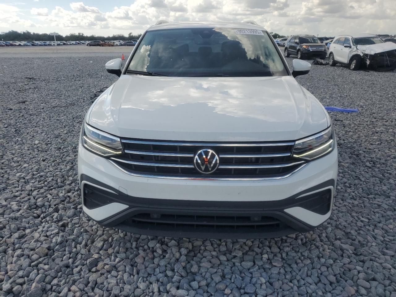 VOLKSWAGEN TIGUAN SE