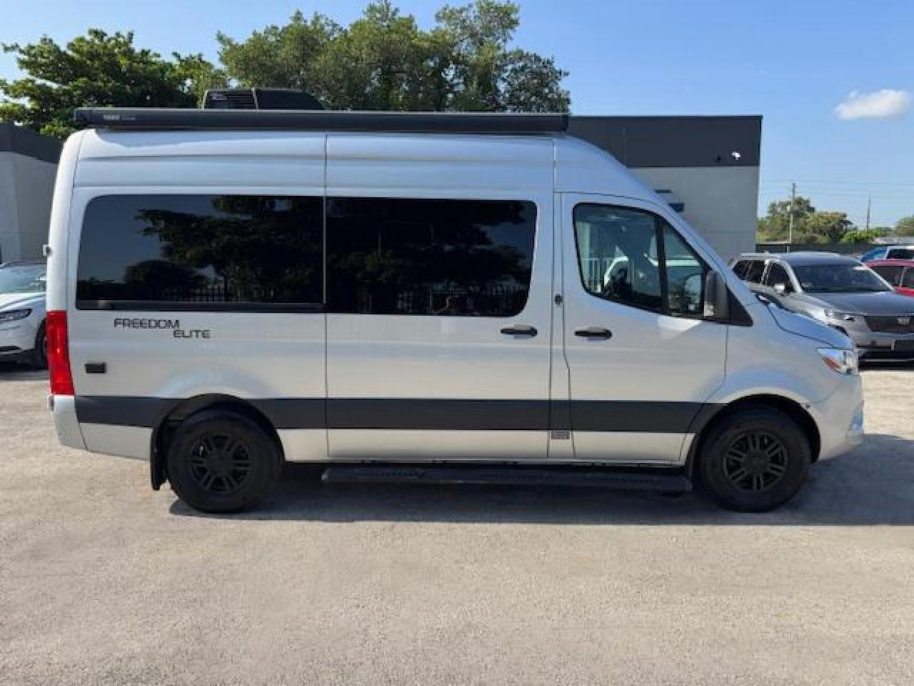 MERCEDES-BENZ SPRINTER 2500
