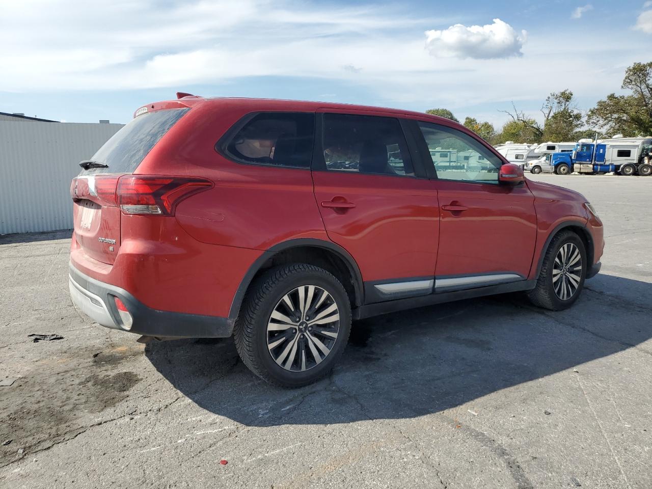 MITSUBISHI OUTLANDER SE