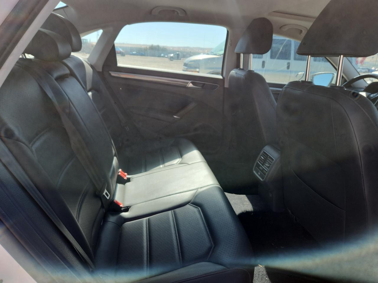 VOLKSWAGEN PASSAT SE