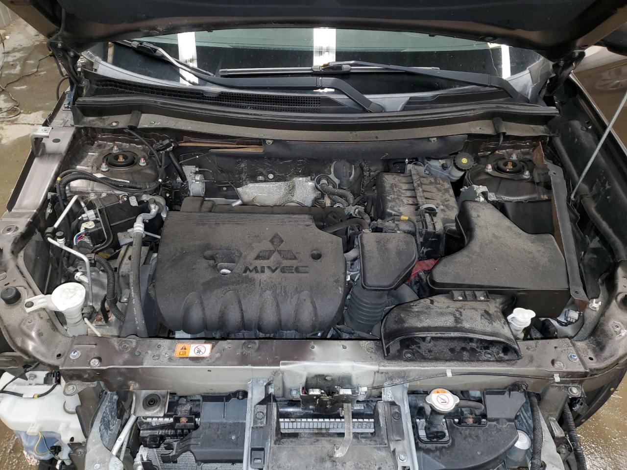 MITSUBISHI OUTLANDER ES