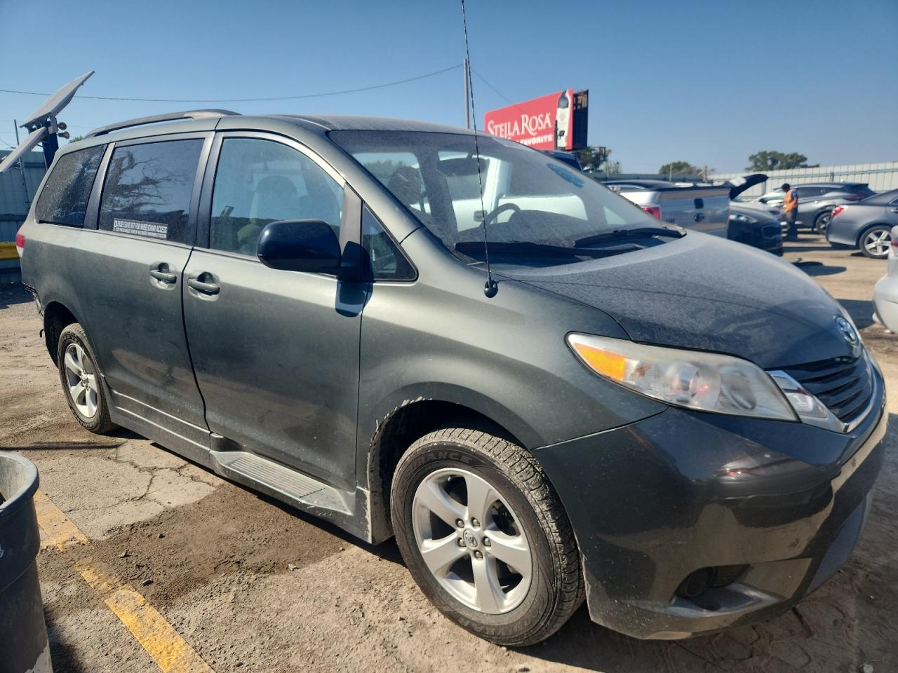 TOYOTA SIENNA LE