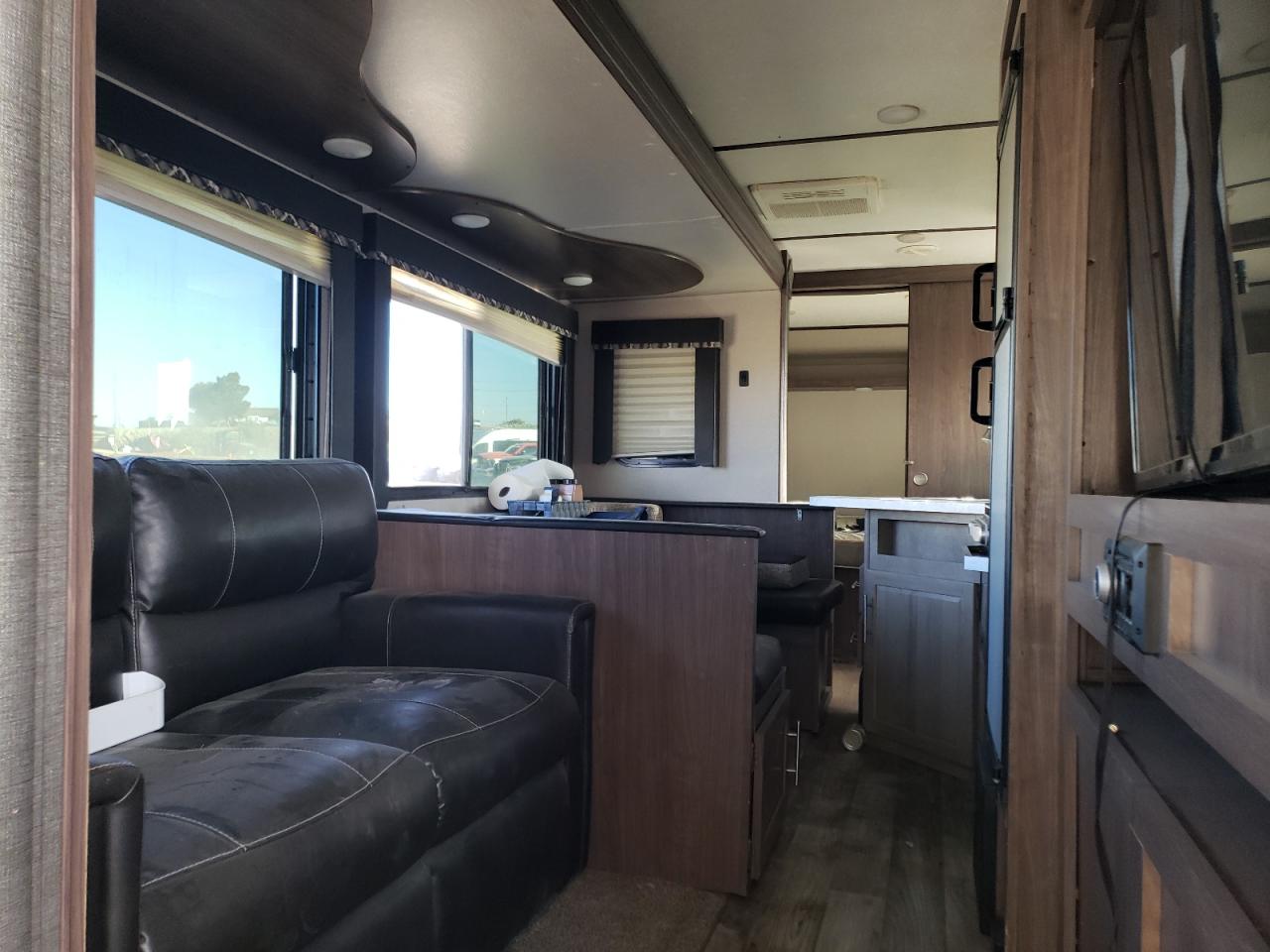 Lot #3278909037 2019 KEYS TON HIDEOU