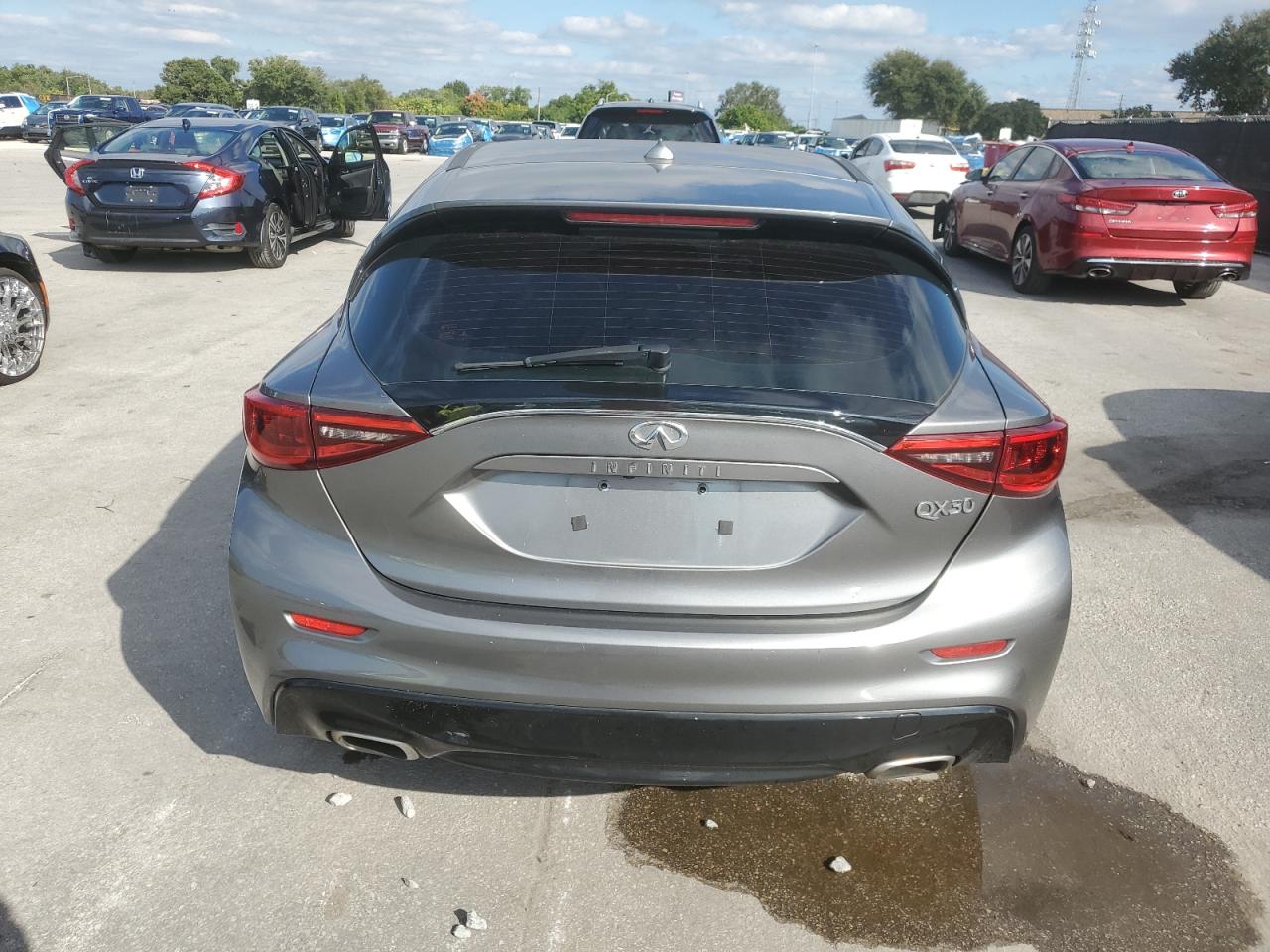 INFINITI QX30 BASE