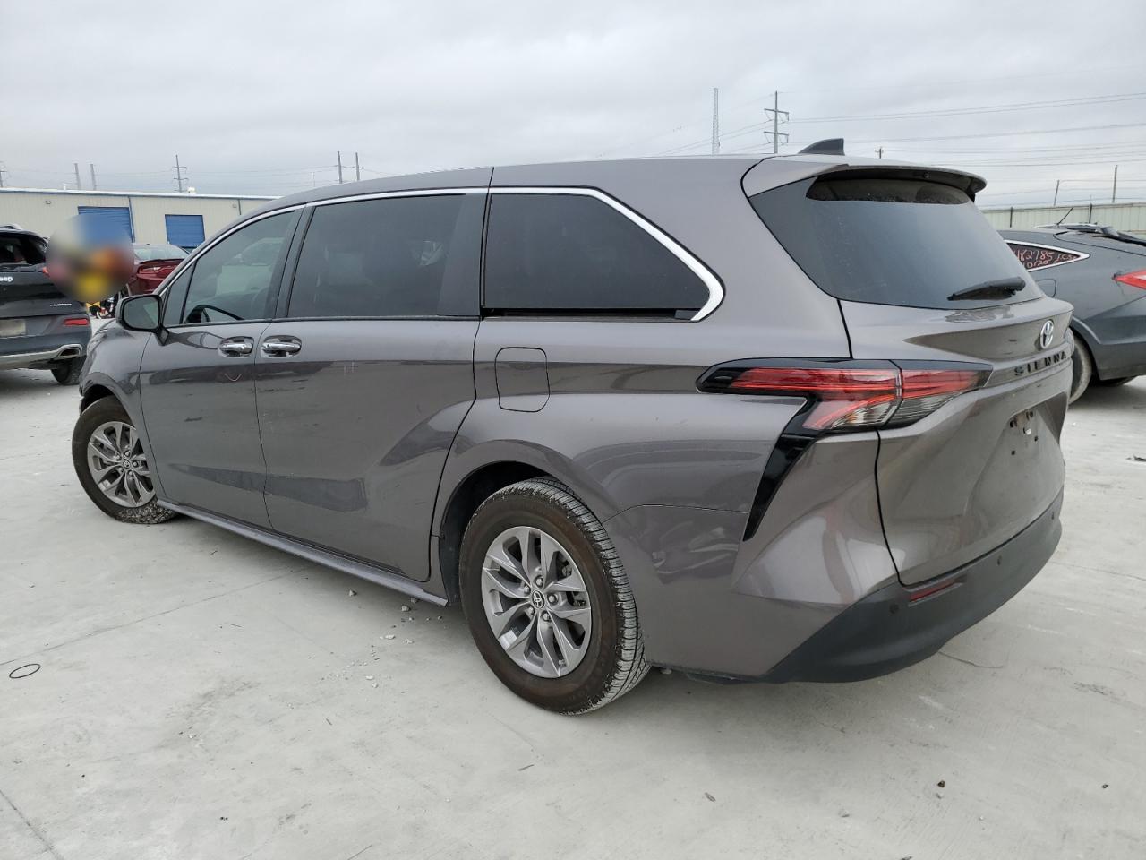 TOYOTA SIENNA XLE