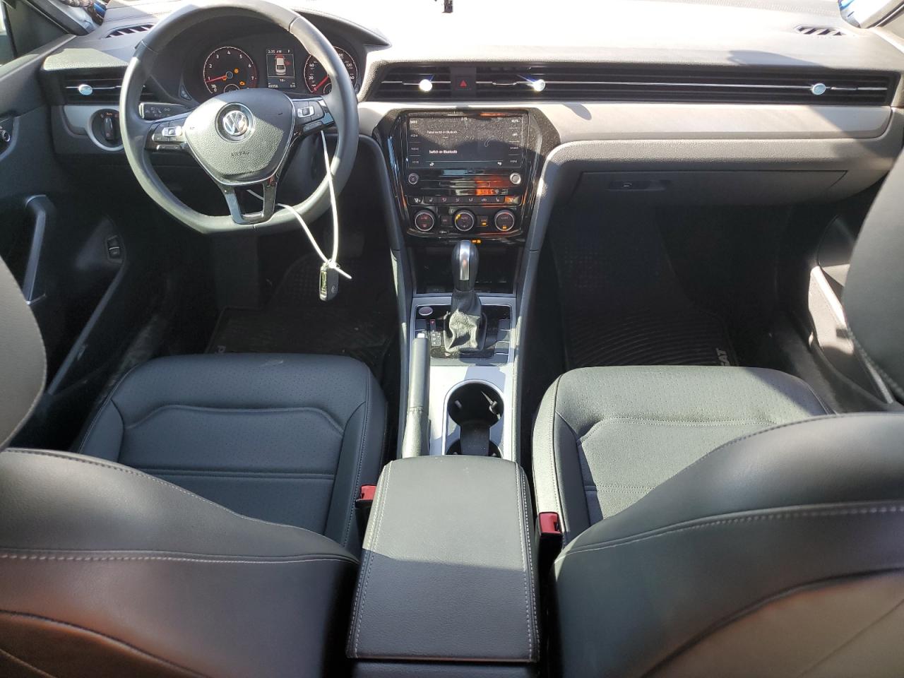 VOLKSWAGEN PASSAT SE