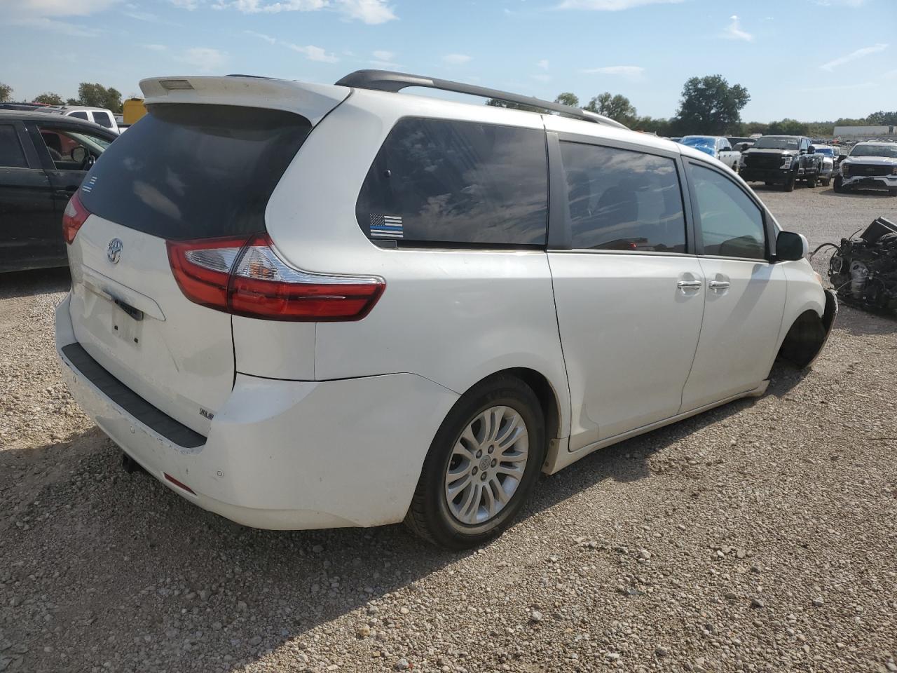TOYOTA SIENNA XLE