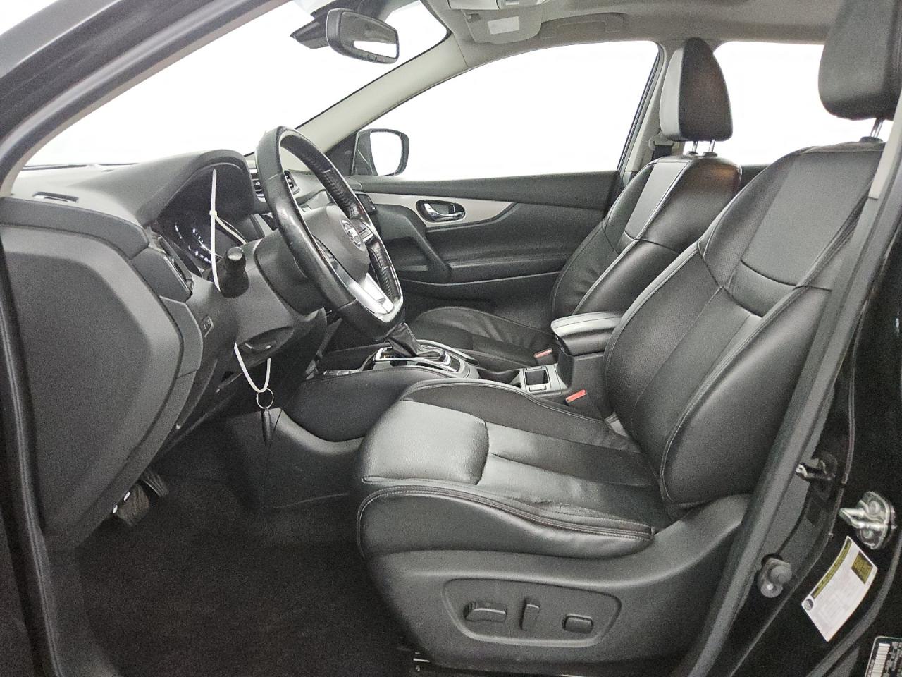 NISSAN ROGUE SPORT S