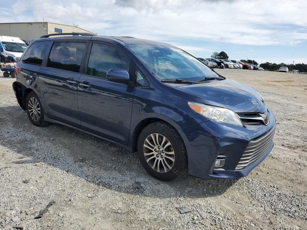TOYOTA SIENNA XLE