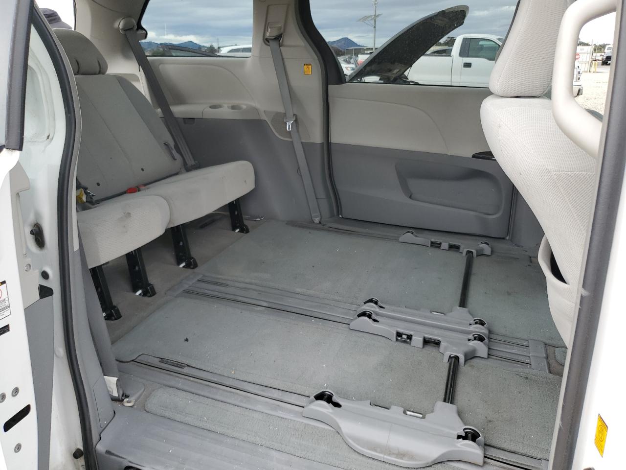 TOYOTA SIENNA BASE