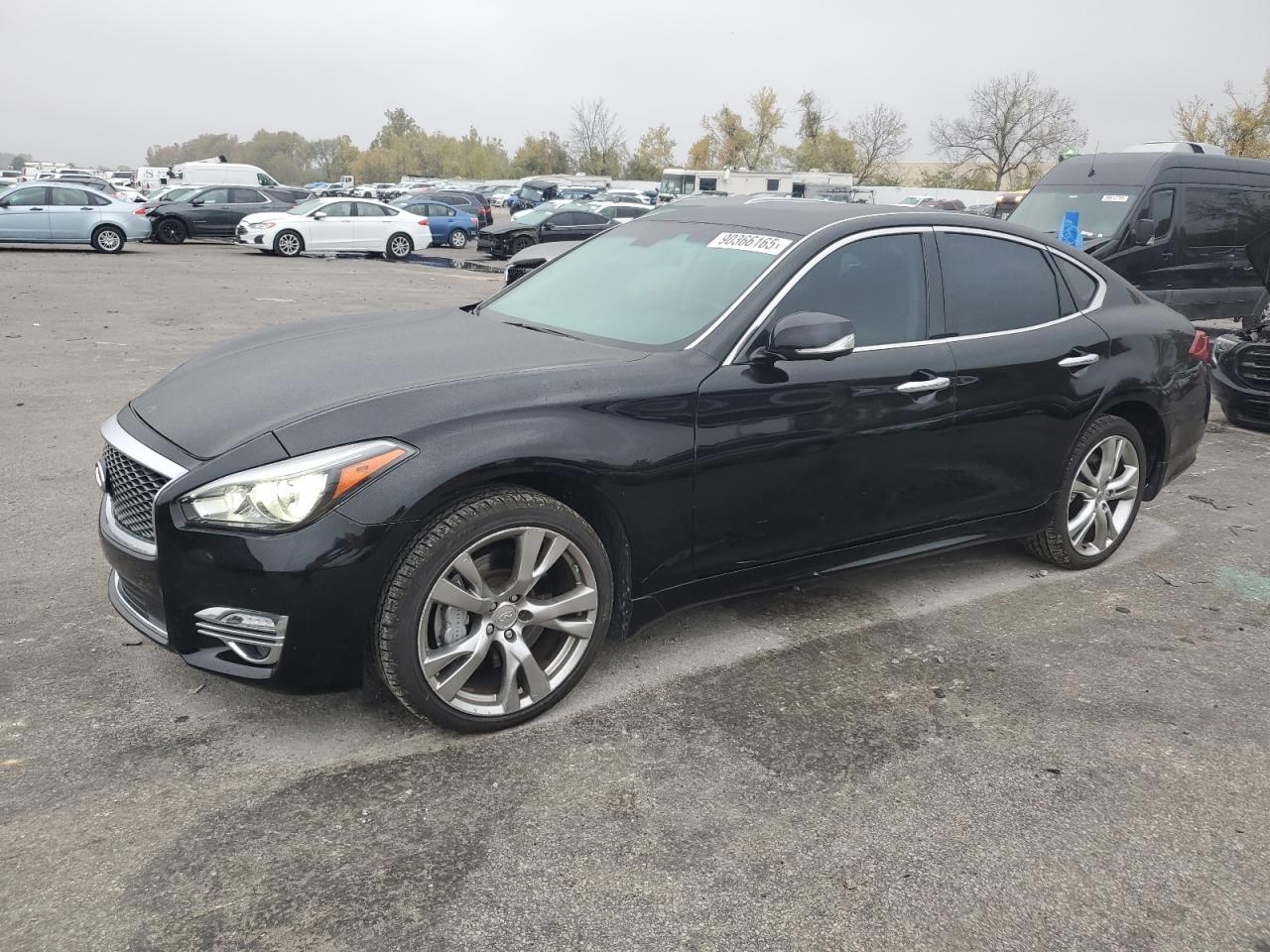 INFINITI Q70 3.7