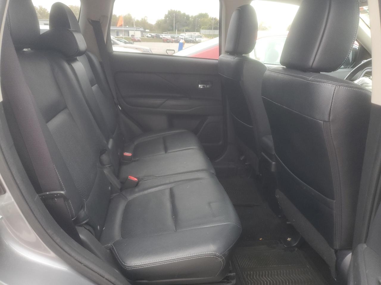 MITSUBISHI OUTLANDER SE