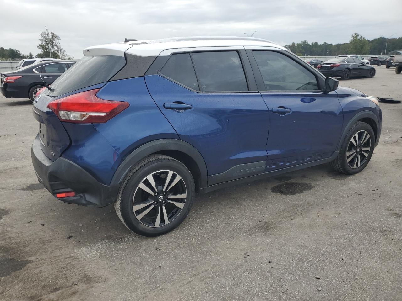 NISSAN KICKS S