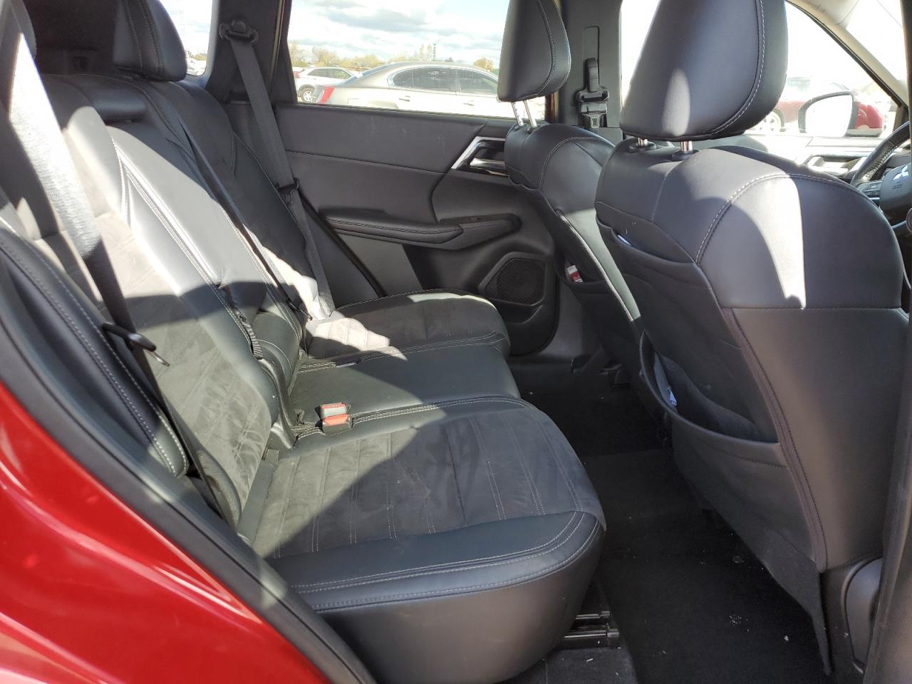 MITSUBISHI OUTLANDER SE