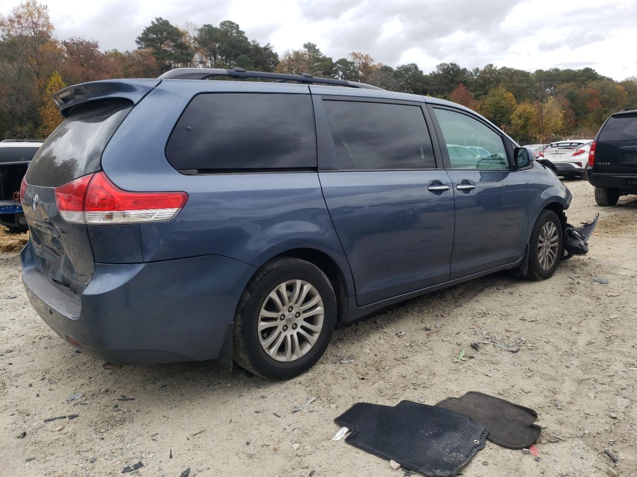 TOYOTA SIENNA XLE